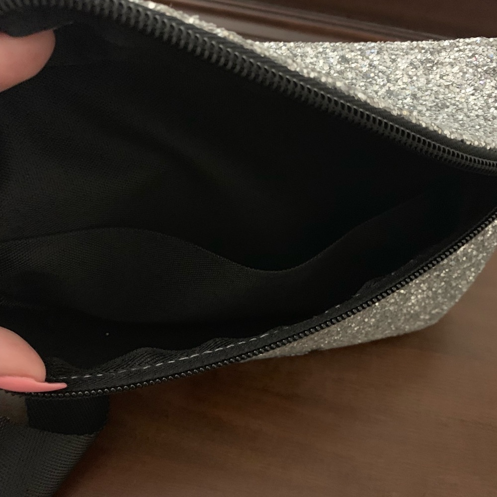 Pink vs Fanny pack π₯ - Picture 4 of 4